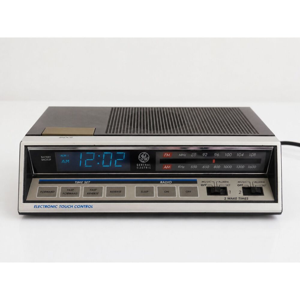 Vintage GE 7-4663A Digital Alarm Clock Radio AM/FM Dual Alarm Touch Control